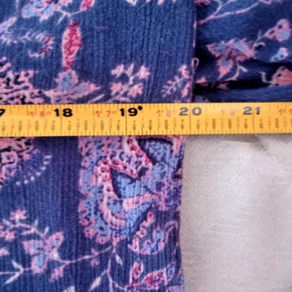 Nine West Womens Blue Floral Blouse Button Down Long Sleeve V-Neck Size small - Picture 2 of 6